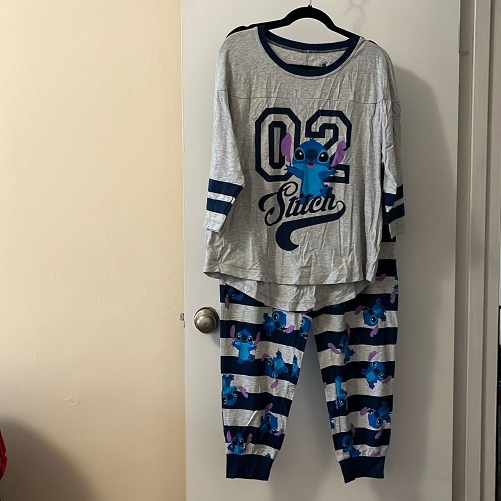 NWT Disney’s Stitch Women’s Lounge Set/PJ long sleeve top and pants - si…